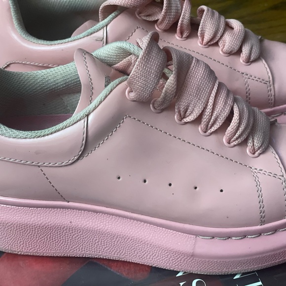 Little girl pink patent leather McQueen’s sneakers. Euro size 31 - Picture 5 of 7